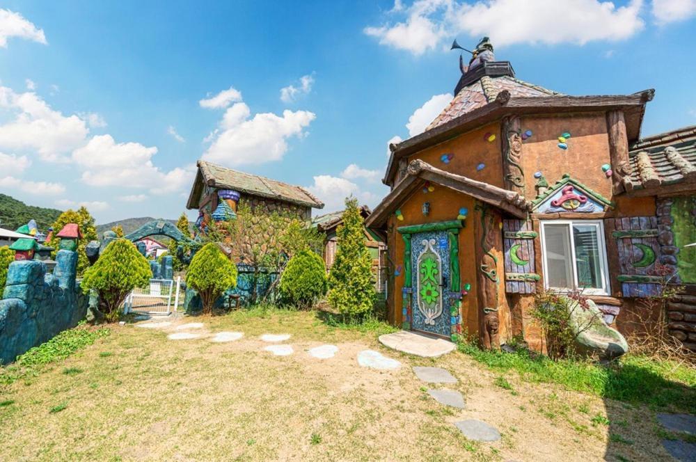 Lala Land Pet Friendly Pension Gyeongju Exterior foto